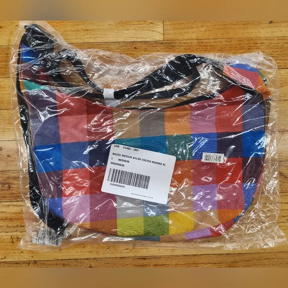 BAGGU Madras Medium Crescent Bag NEW - Picture 4 of 8